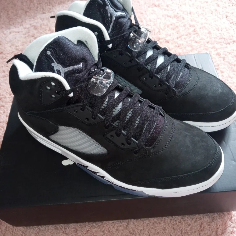 Jordan Retro 5 moonlight oreo size 11 will sell cheaper on any other site ebay